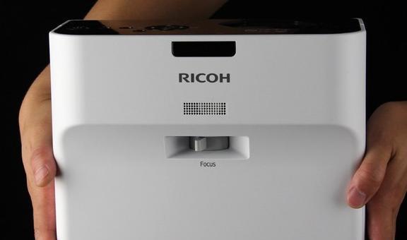 Ricoh投影仪连接方法指南（轻松连接Ricoh投影仪）